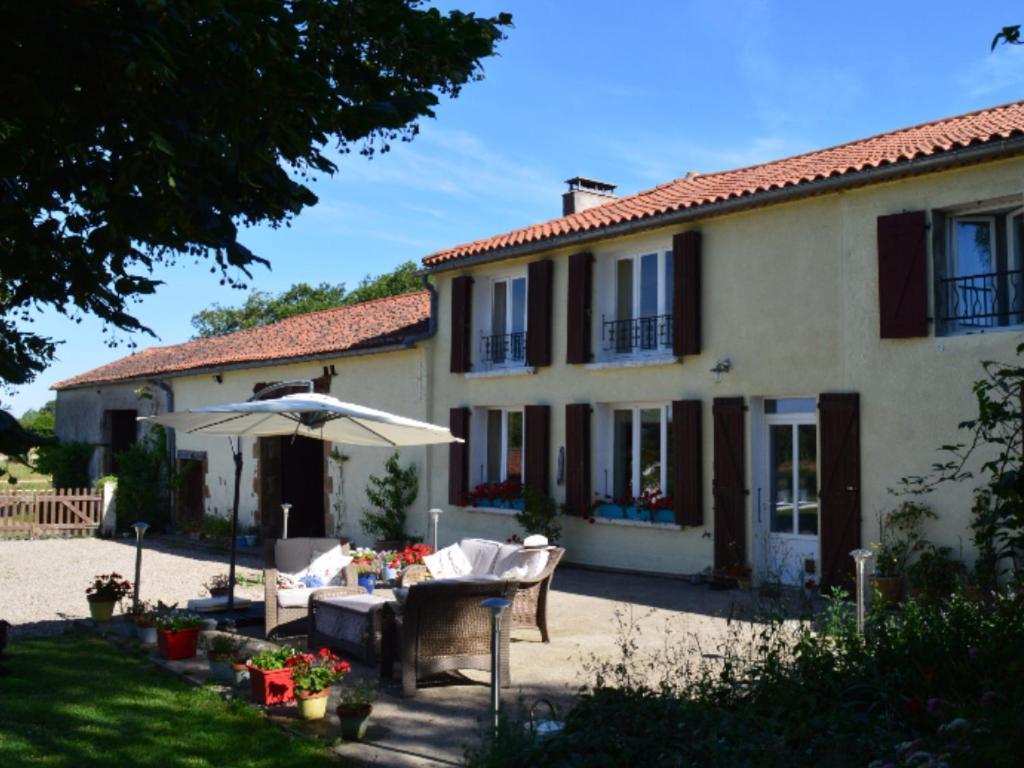 Homestay Arrabella Availles-Limouzine Εξωτερικό φωτογραφία